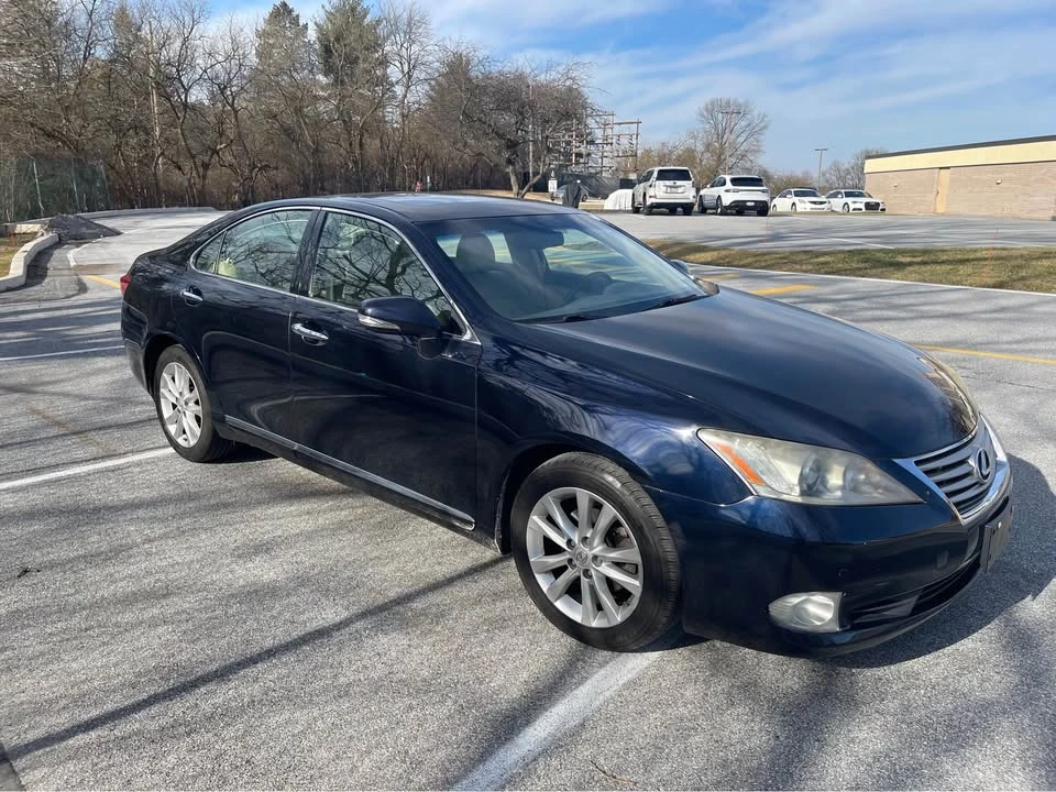 2010 Lexus ES 5th Gen - Image 2 of 10