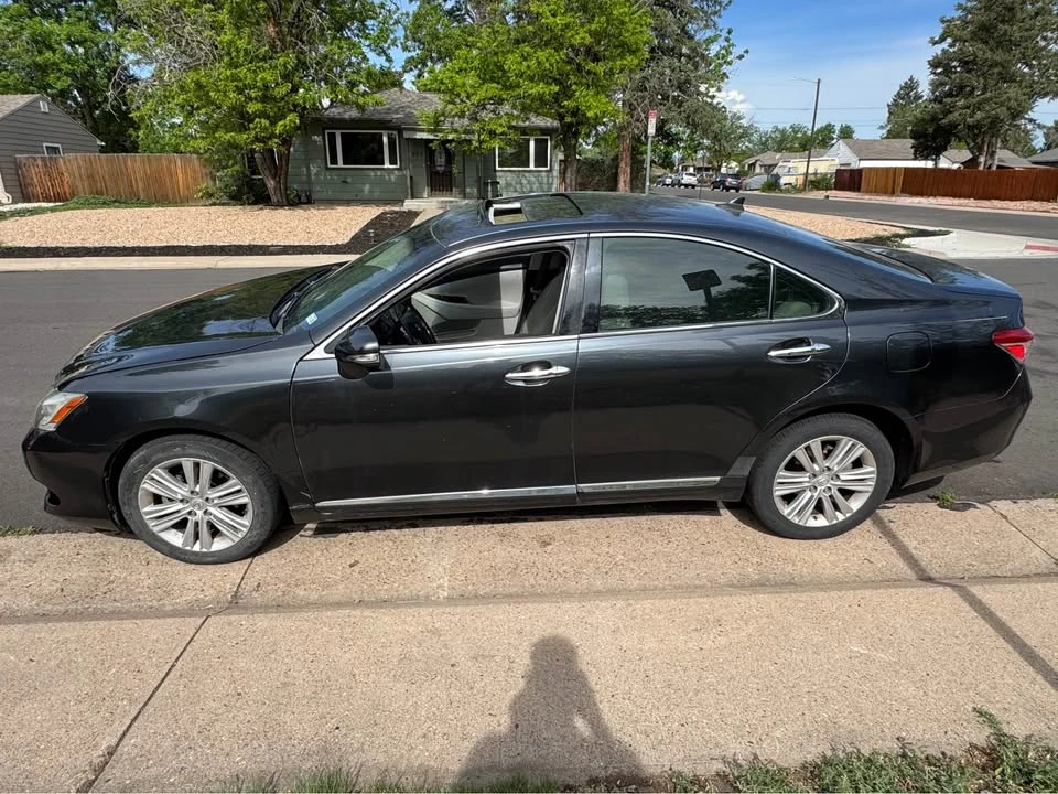 2010 Lexus ES 5th Gen - Image 2 of 7