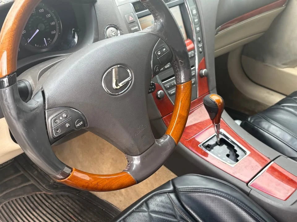 2010 Lexus ES 5th Gen - Image 5 of 5