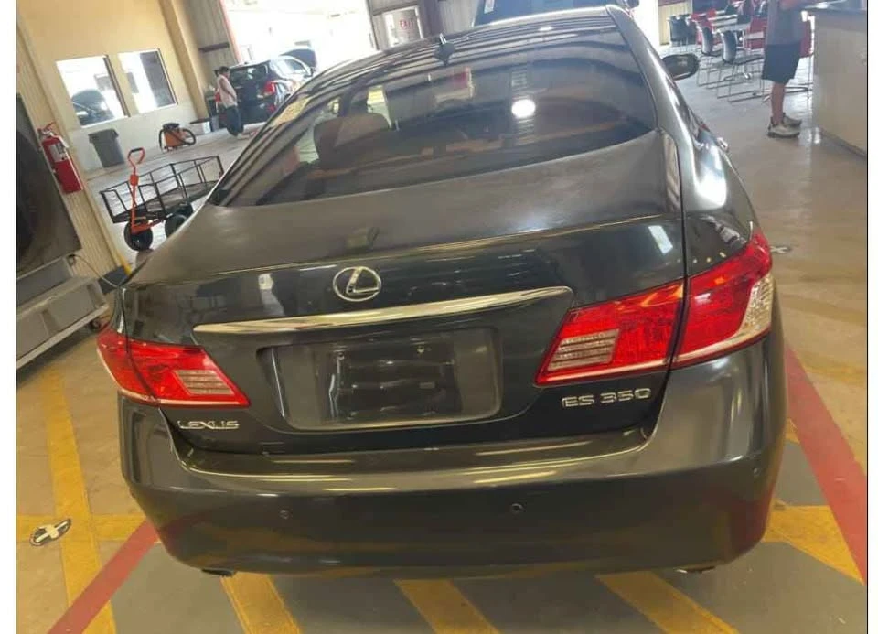 2010 Lexus ES 5th Gen - Image 3 of 8