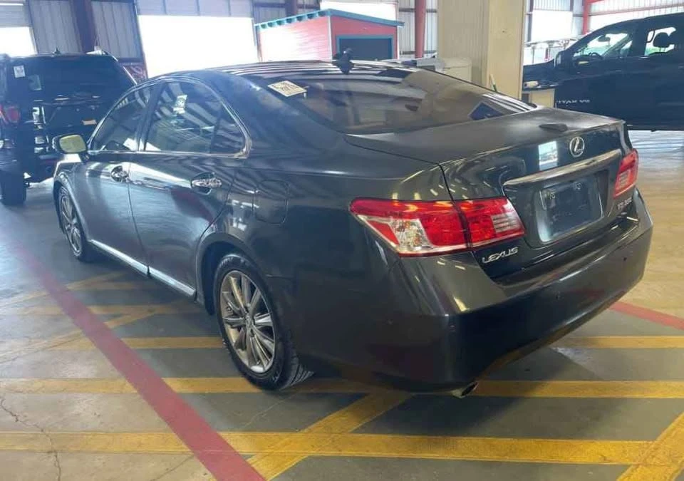 2010 Lexus ES 5th Gen - Image 4 of 8