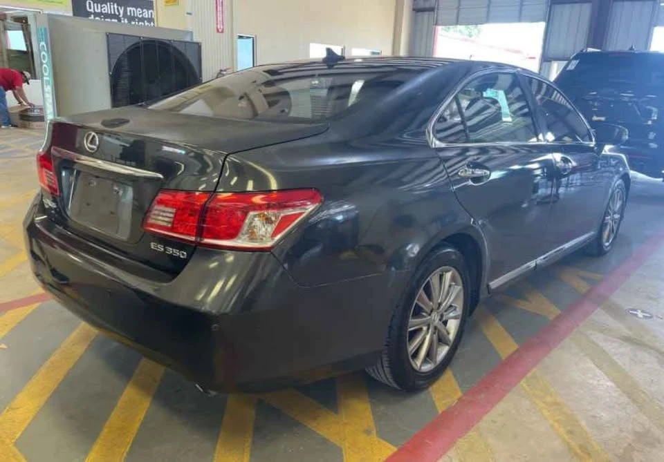 2010 Lexus ES 5th Gen - Image 2 of 8