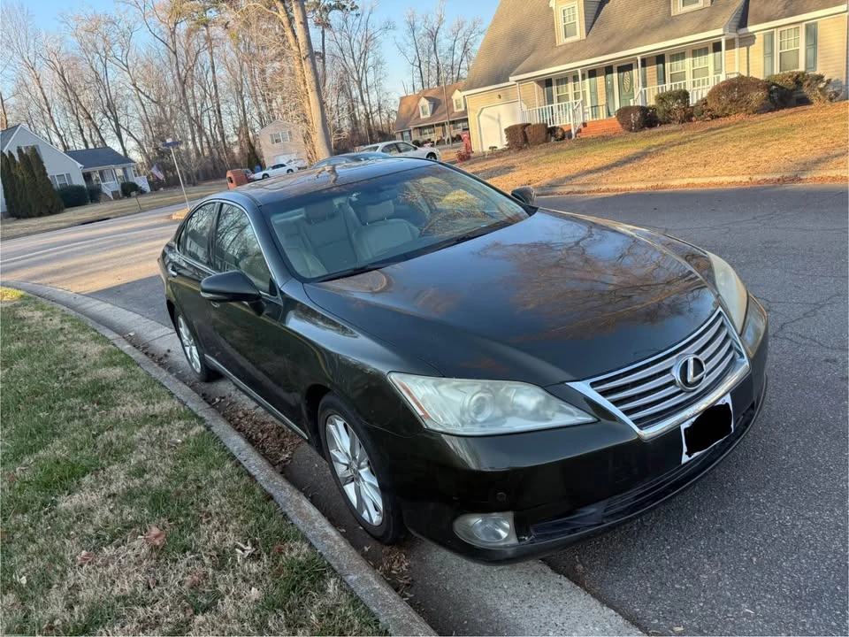2010 Lexus ES 5th Gen - Image 2 of 4