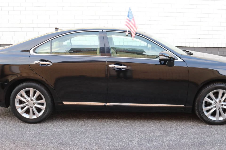 2010 Lexus ES 4th Gen - Image 3 of 13