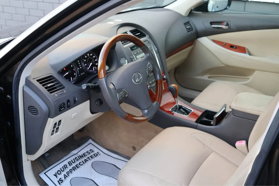 2010 Lexus ES 4th Gen - Image 8 of 13