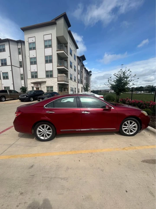2010 Lexus ES 5th Gen - Image 2 of 13