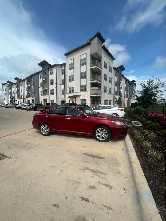 2010 Lexus ES 5th Gen - Image 3 of 13