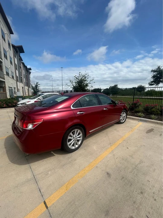 2010 Lexus ES 5th Gen - Image 4 of 13
