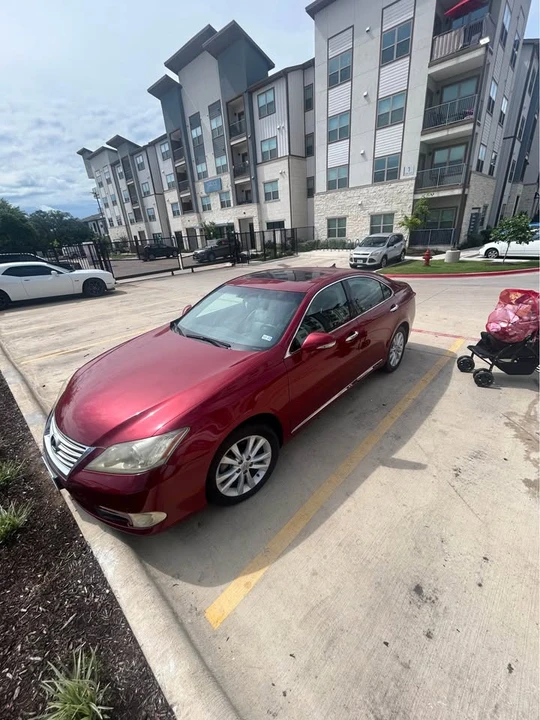 2010 Lexus ES 5th Gen - Image 8 of 13