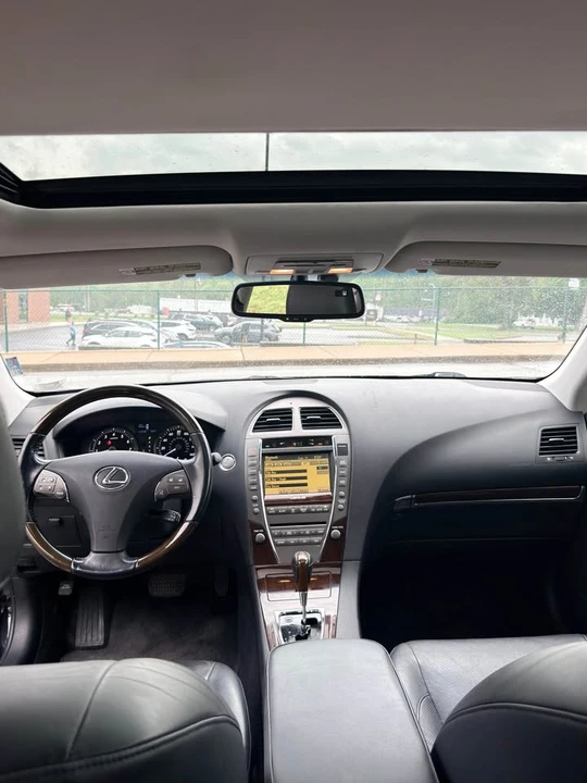2010 Lexus ES 5th Gen - Image 9 of 17