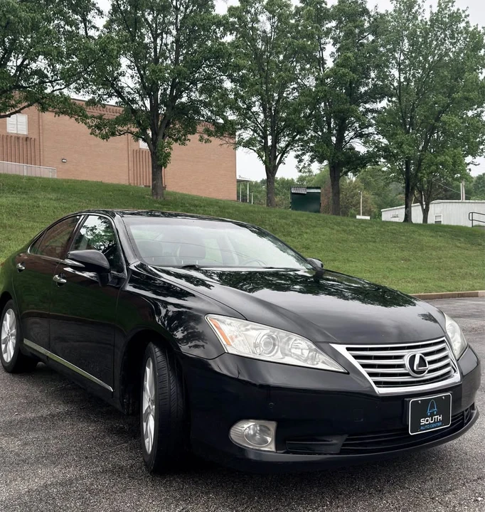 2010 Lexus ES 5th Gen - Image 2 of 17