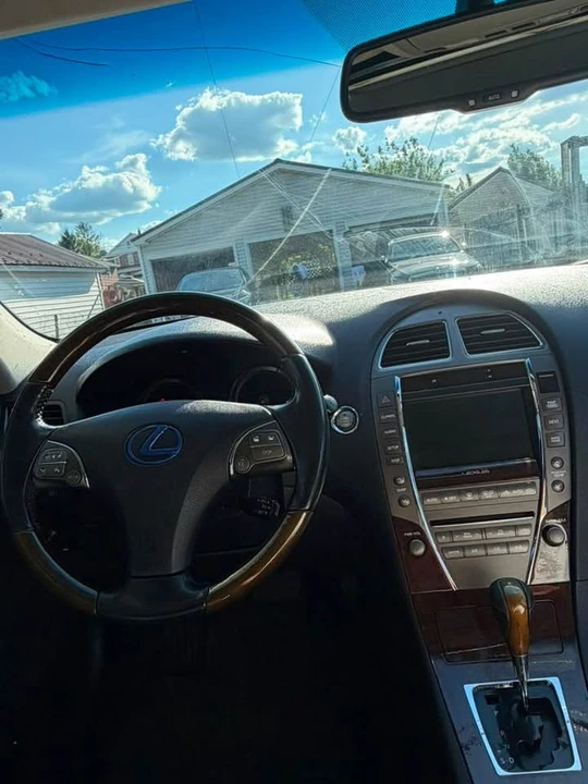 2010 Lexus ES 5th Gen - Image 12 of 13