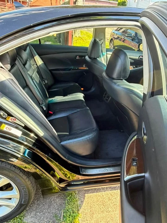 2010 Lexus ES 5th Gen - Image 11 of 13