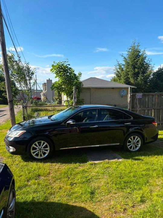 2010 Lexus ES 5th Gen - Image 2 of 13