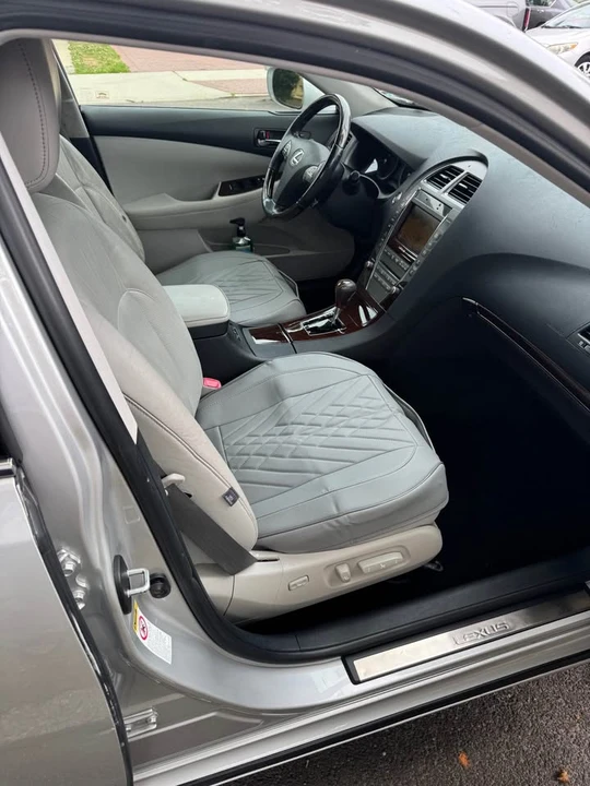 2010 Lexus ES 5th Gen - Image 7 of 11