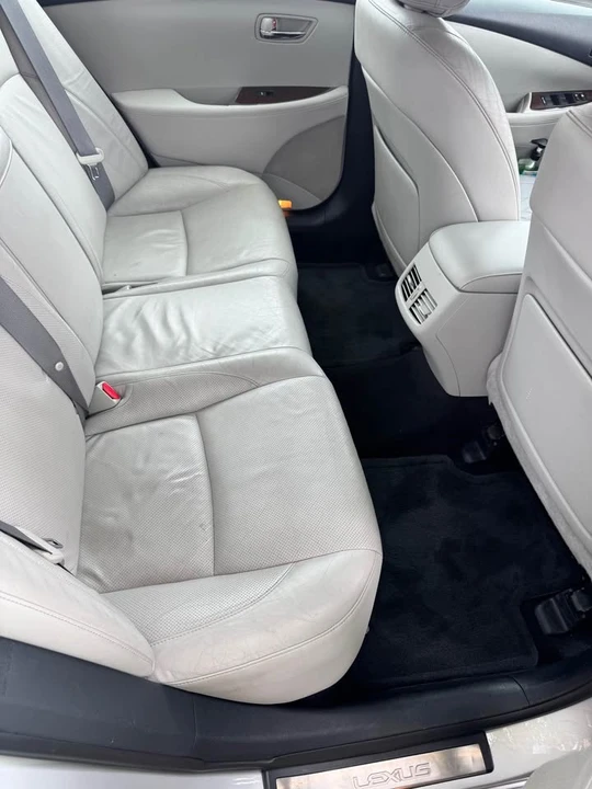 2010 Lexus ES 5th Gen - Image 8 of 11