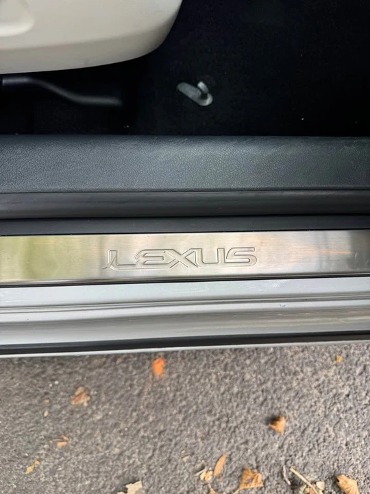 2010 Lexus ES 5th Gen - Image 6 of 11