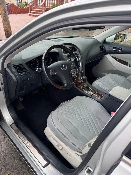 2010 Lexus ES 5th Gen - Image 4 of 11
