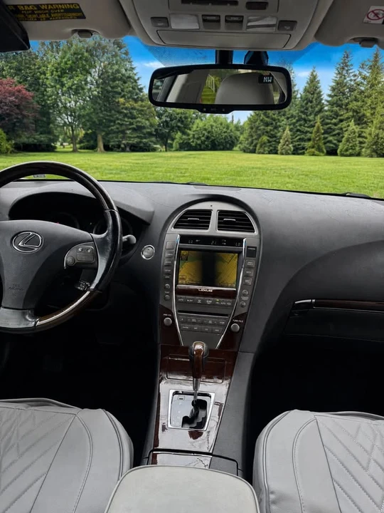 2010 Lexus ES 5th Gen - Image 10 of 11