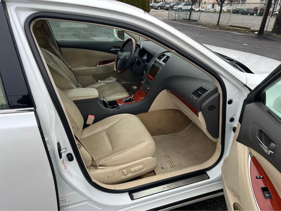 2010 Lexus ES 5th Gen - Image 10 of 17