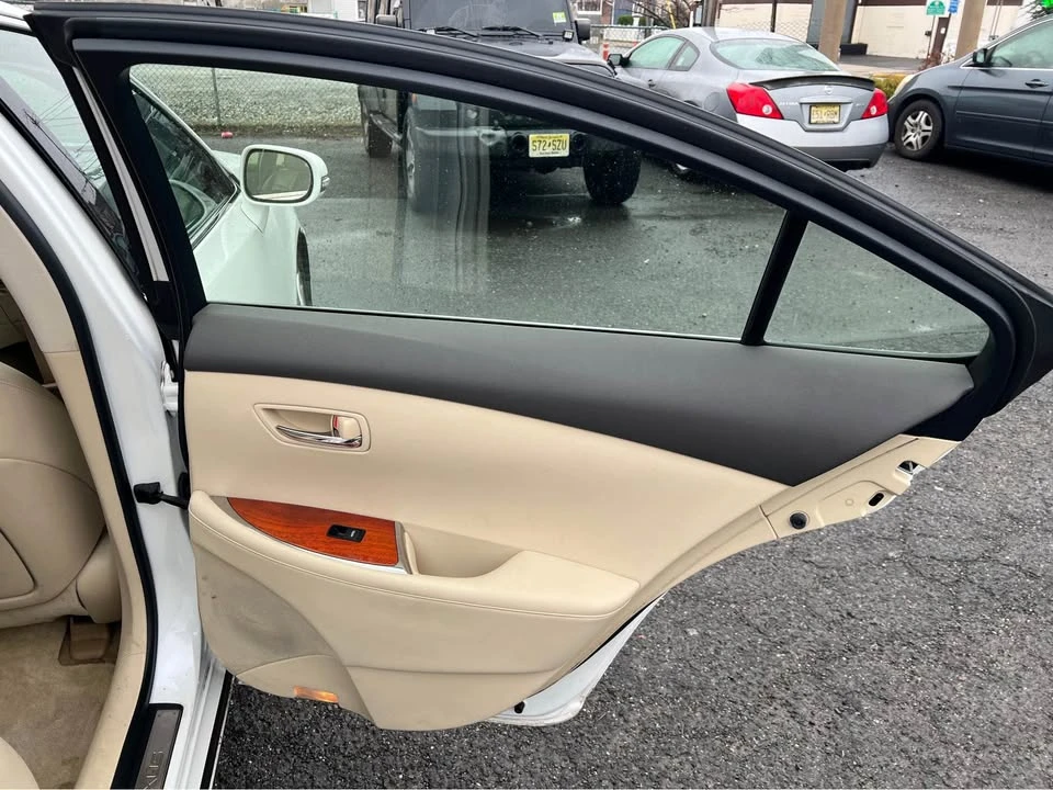 2010 Lexus ES 5th Gen - Image 8 of 17