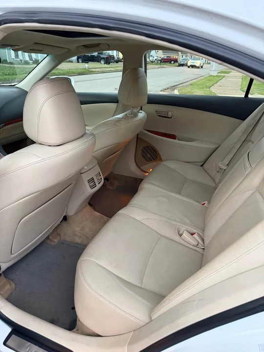 2010 Lexus ES 5th Gen - Image 12 of 18