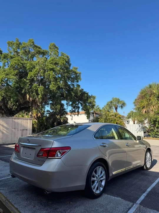 2010 Lexus ES 5th Gen - Image 4 of 11