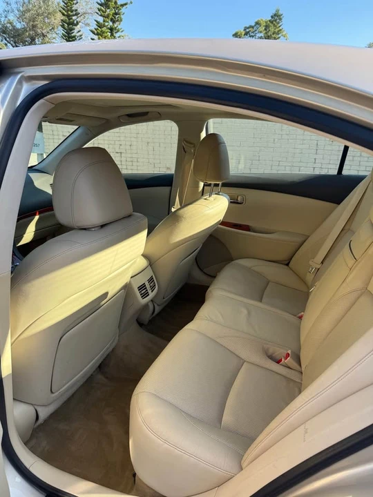 2010 Lexus ES 5th Gen - Image 5 of 11