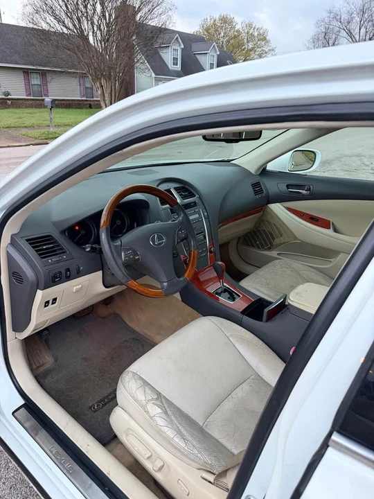 2010 Lexus ES 5th Gen - Image 10 of 18