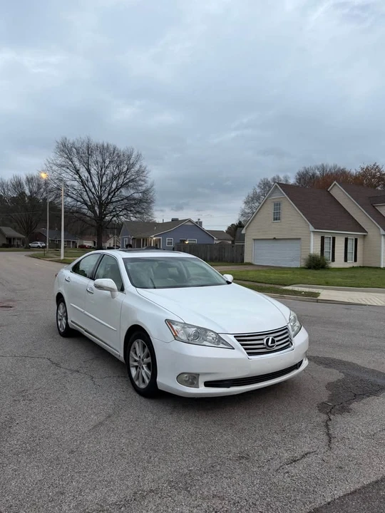 2010 Lexus ES 5th Gen - Image 2 of 18