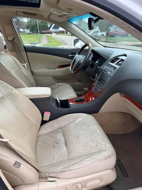 2010 Lexus ES 5th Gen - Image 11 of 18