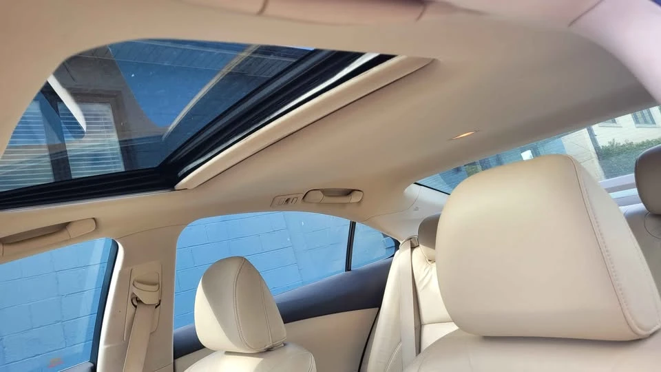 2010 Lexus ES 5th Gen - Image 11 of 15