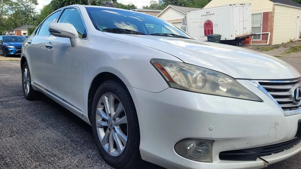 2010 Lexus ES 5th Gen - Image 4 of 15