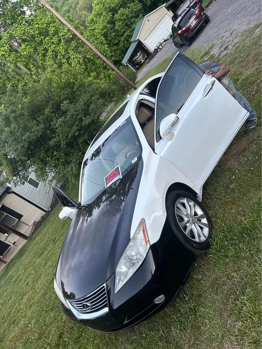 2010 Lexus ES 5th Gen - Image 4 of 4
