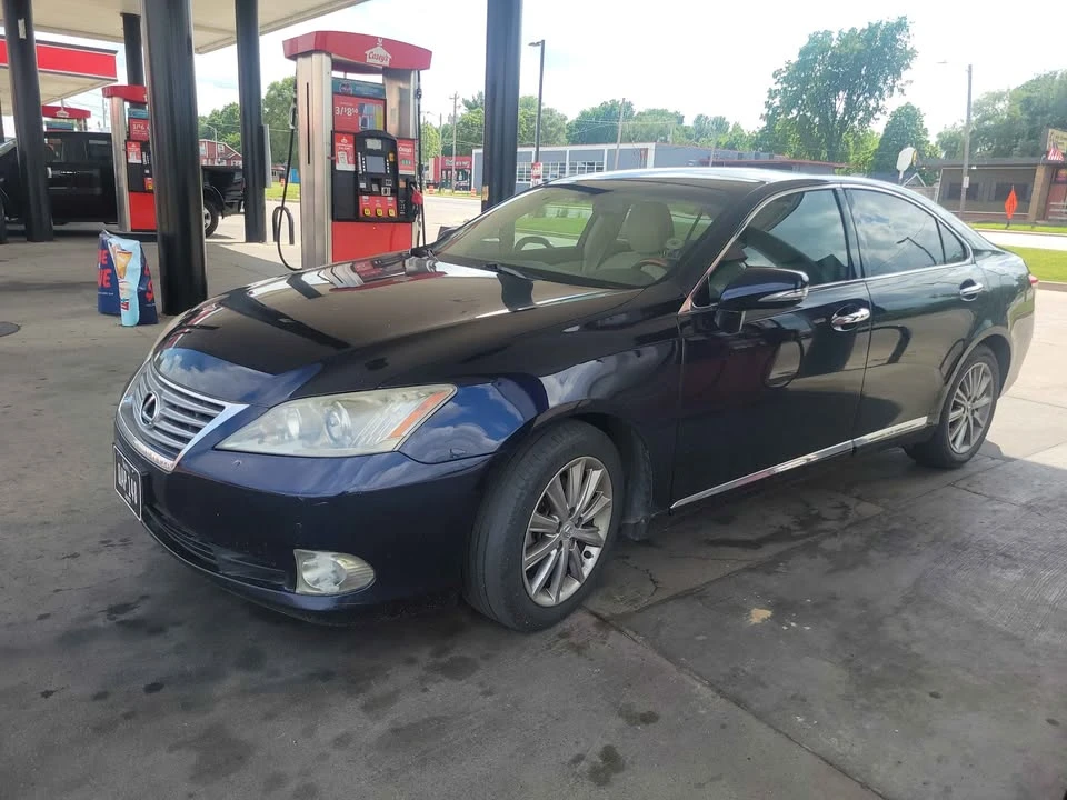 2010 Lexus ES 5th Gen - Image 2 of 7