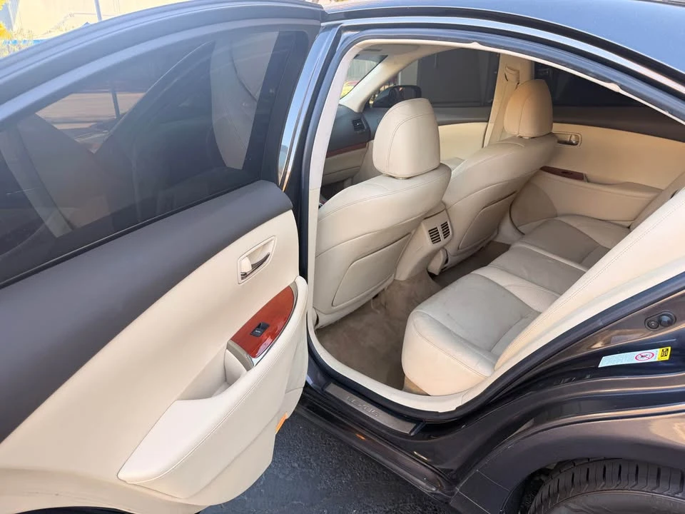 2010 Lexus ES 5th Gen - Image 11 of 16