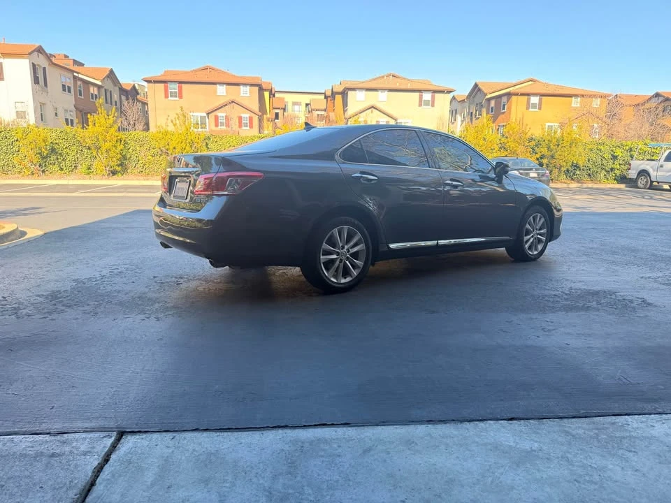 2010 Lexus ES 5th Gen - Image 5 of 16