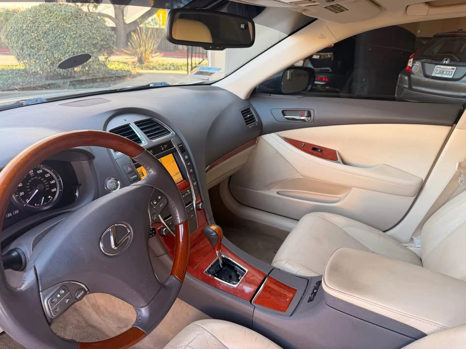 2010 Lexus ES 5th Gen - Image 10 of 16