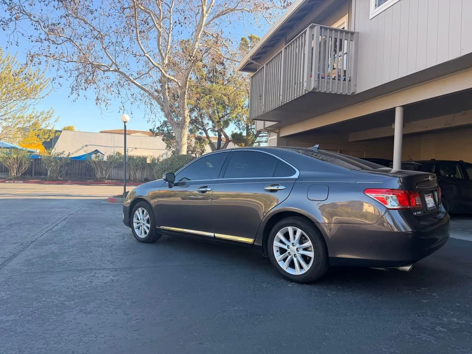 2010 Lexus ES 5th Gen - Image 3 of 16