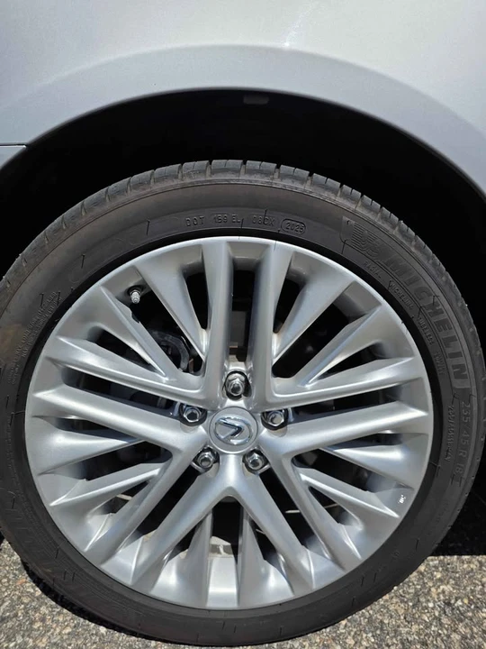 2010 Lexus ES 5th Gen - Image 3 of 20