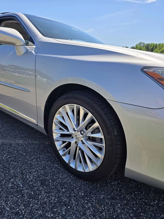 2010 Lexus ES 5th Gen - Image 7 of 20