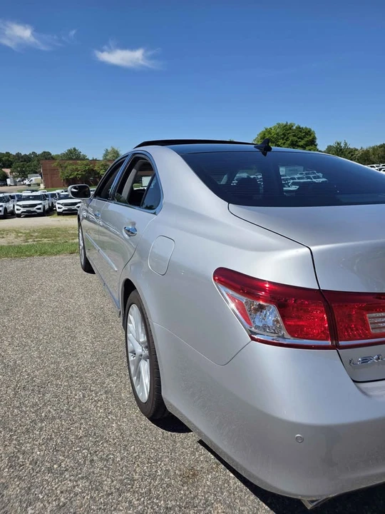 2010 Lexus ES 5th Gen - Image 4 of 20