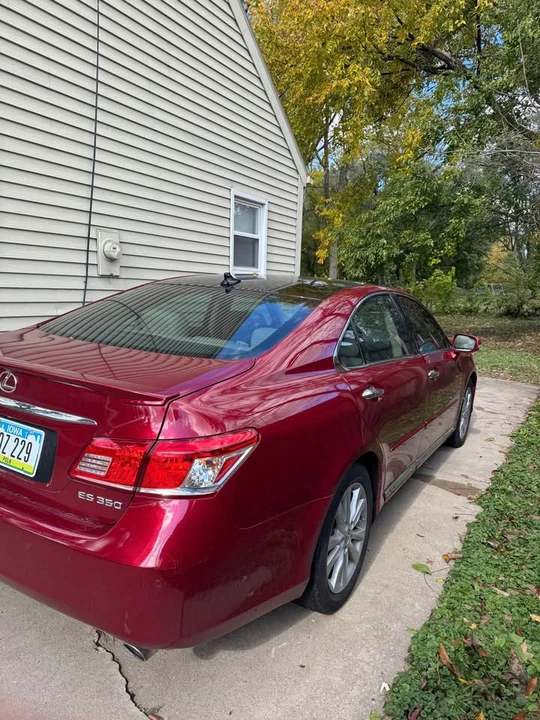 2010 Lexus ES 4th Gen - Image 2 of 6
