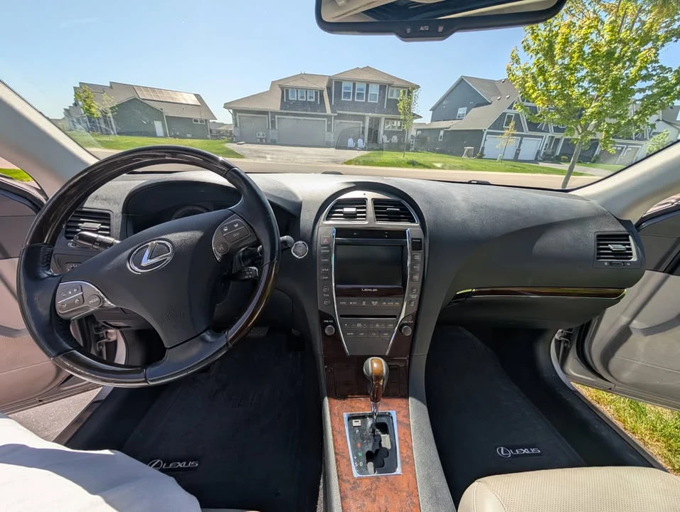 2010 Lexus ES 5th Gen - Image 6 of 12