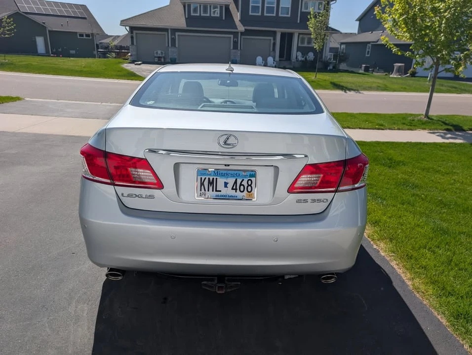 2010 Lexus ES 5th Gen - Image 5 of 12