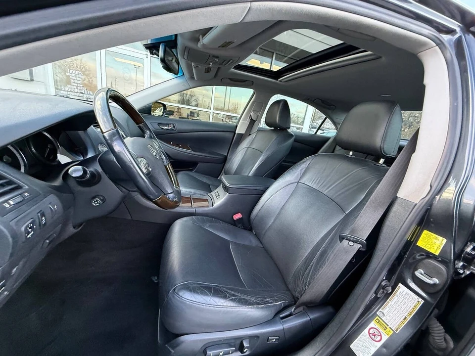 2010 Lexus ES 5th Gen - Image 10 of 20