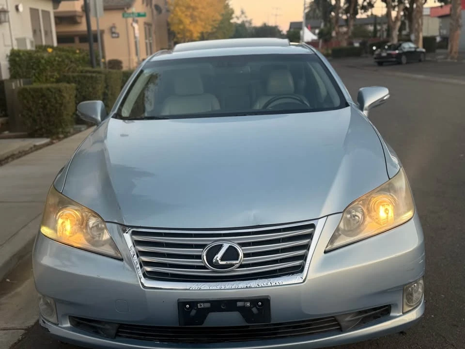 2010 Lexus ES 5th Gen - Image 3 of 12