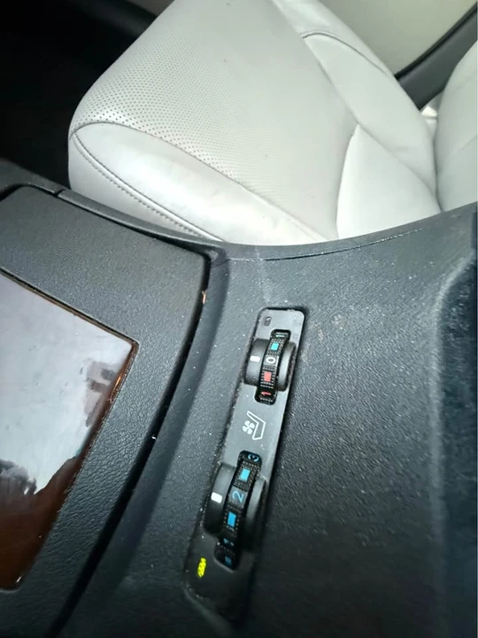 2010 Lexus ES 5th Gen - Image 12 of 12