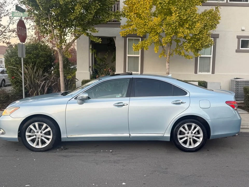 2010 Lexus ES 5th Gen - Image 5 of 12