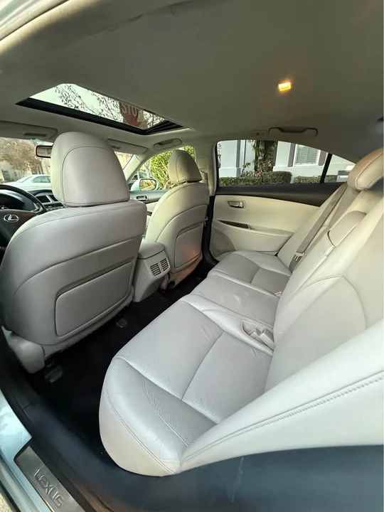 2010 Lexus ES 5th Gen - Image 8 of 12